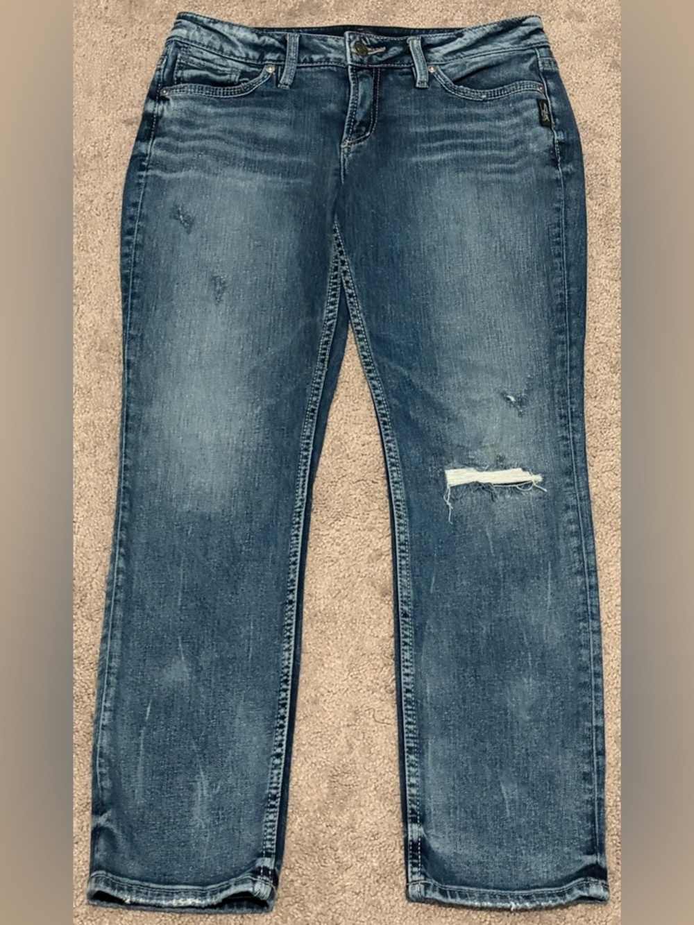 Silver Jeans Women’s Suki Slim Size Measured 32x28 Distressed Mid Wash